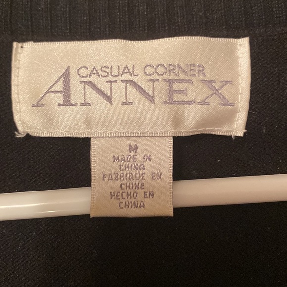 Vintage Medium v neck, sleeveless pullover sweater. - Picture 2 of 4